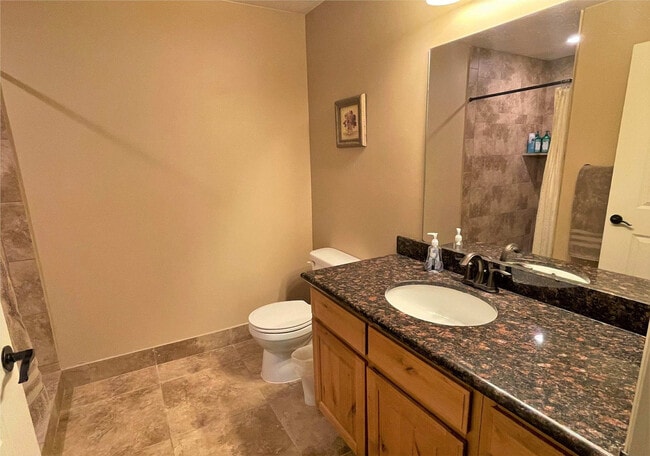 Building Photo - 606 W S Temple St