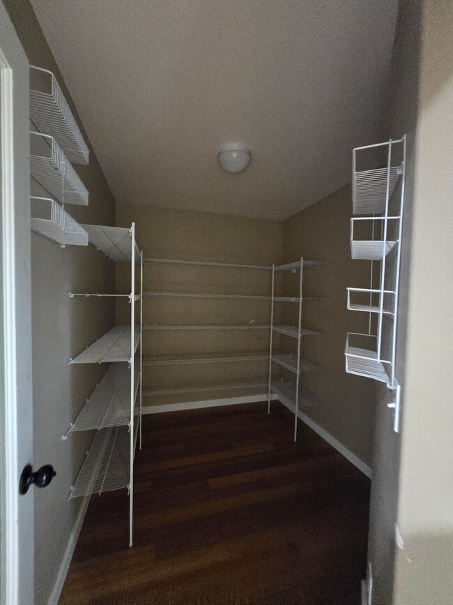 Building Photo - Beautiful 4 Bedroom 2.5 Bath in Rainier