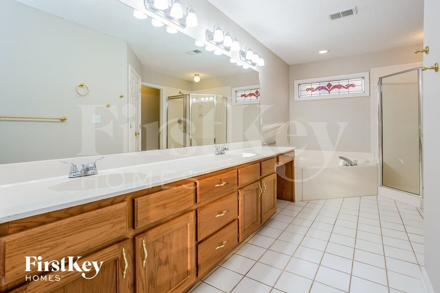 Building Photo - 2048 Bohemia Cove