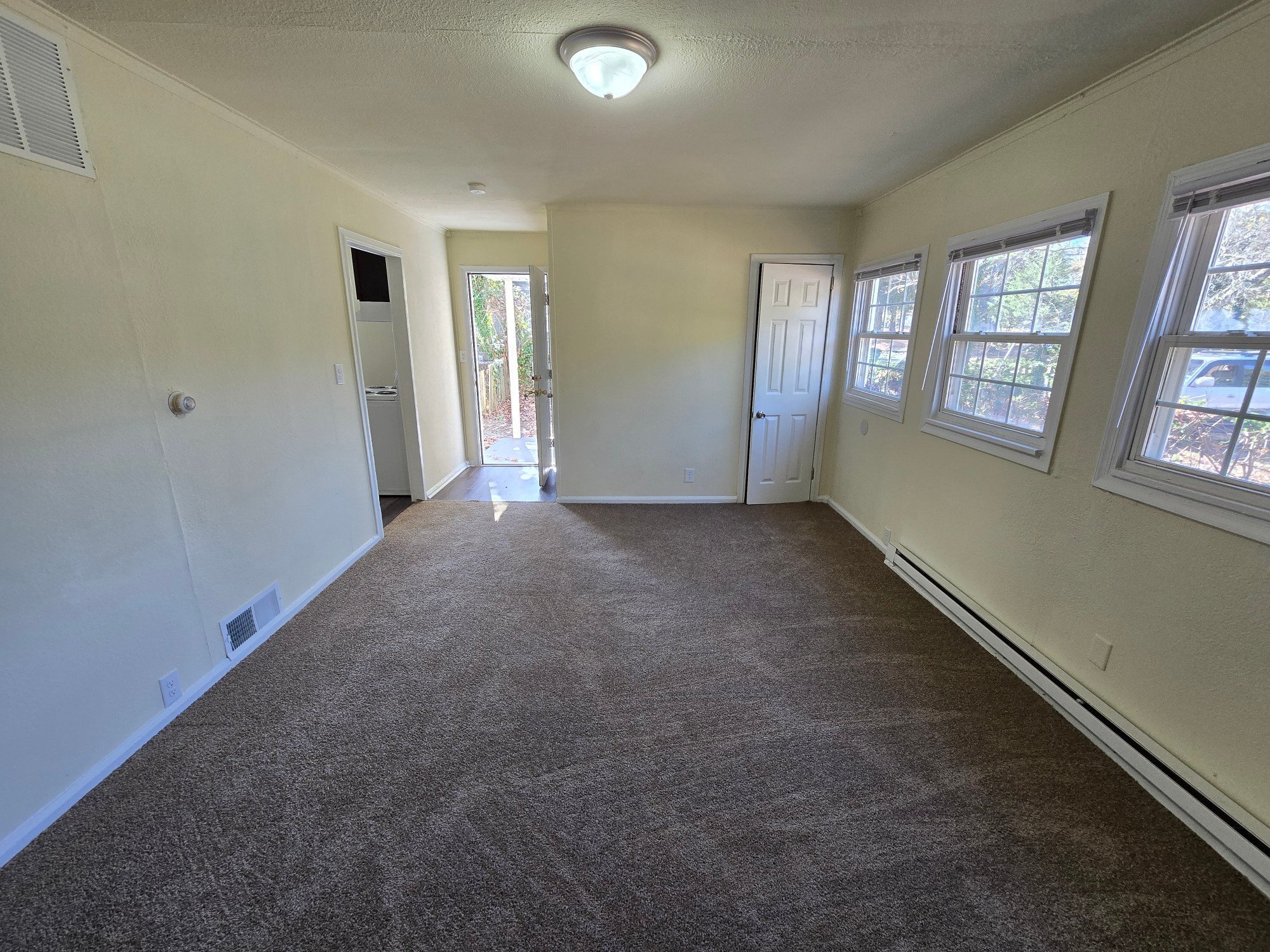 Building Photo - 1025 Bradley Ln