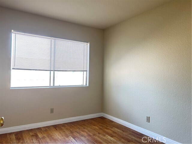 Building Photo - 567 Springbrook N