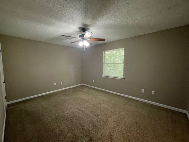 Building Photo - PRE-LEASING AUGUST 2026!