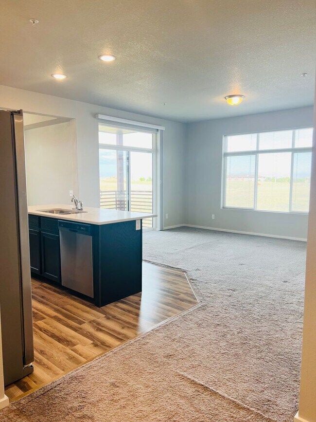 Building Photo - 2 bedroom, 1 bath condo located in Northwest Loveland, CO