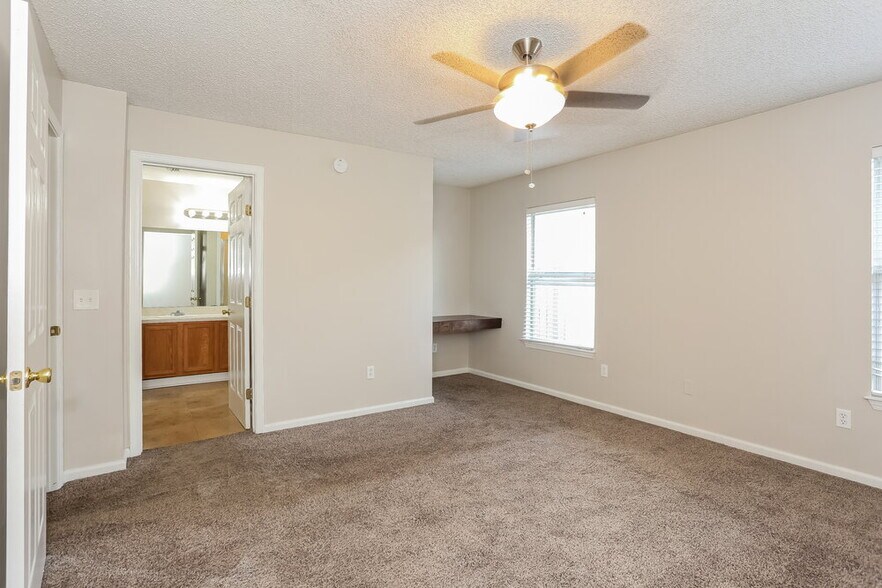 Building Photo - 651 Morning Mist Way