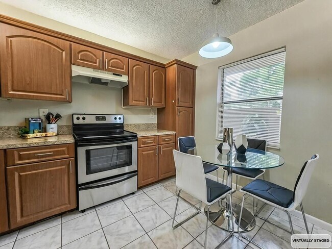 Building Photo - 2900 NW 42nd Ave