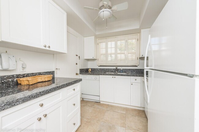 Building Photo - 331 Tequesta Dr