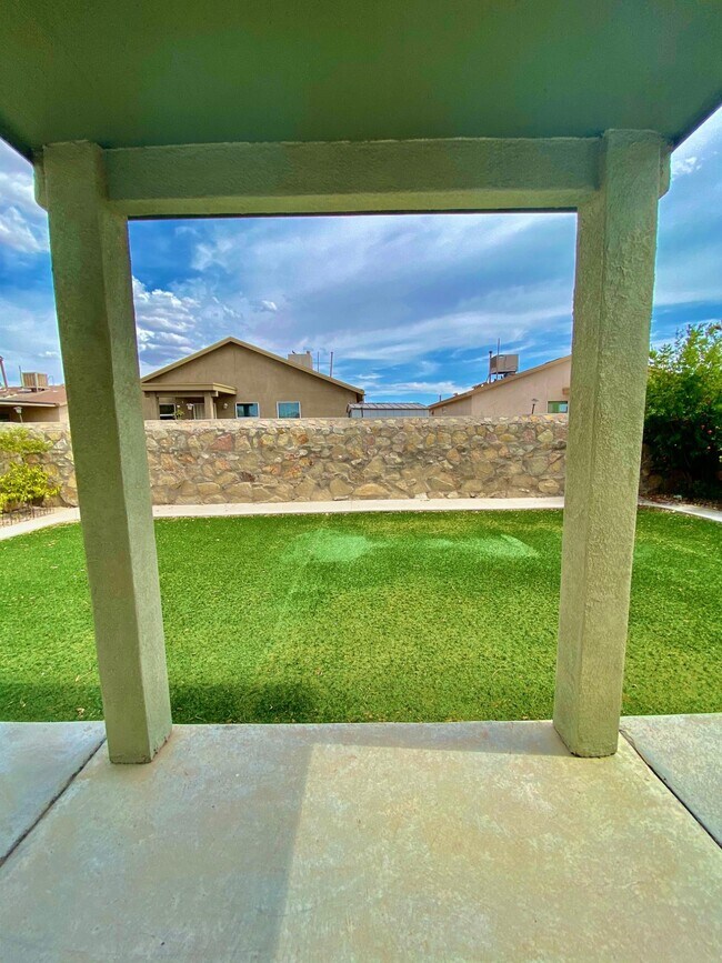 Building Photo - 14214 Lasso Rock Dr
