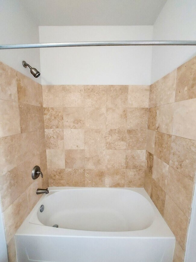 Building Photo - Spacious and Sunlit 1 BR 1 BA in 16th St H...