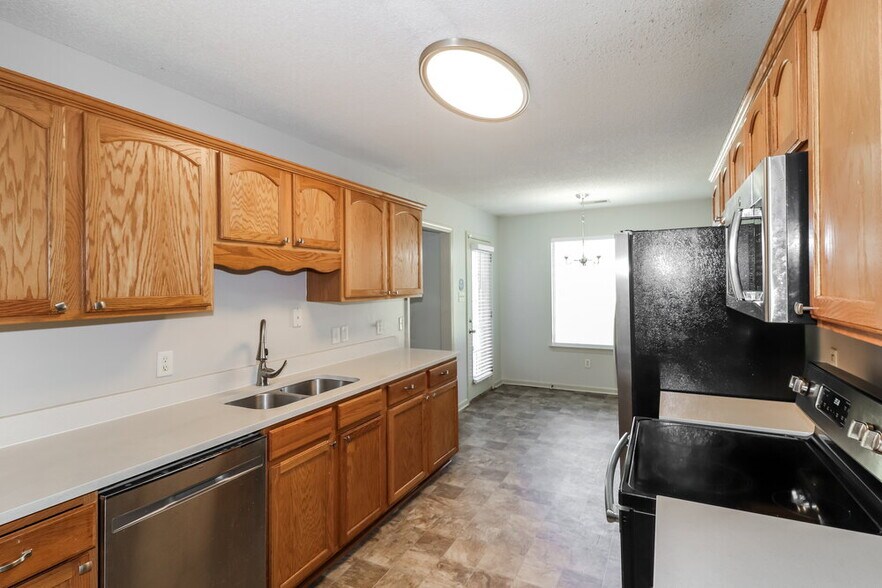 Building Photo - 1128 Red Fern Cir E