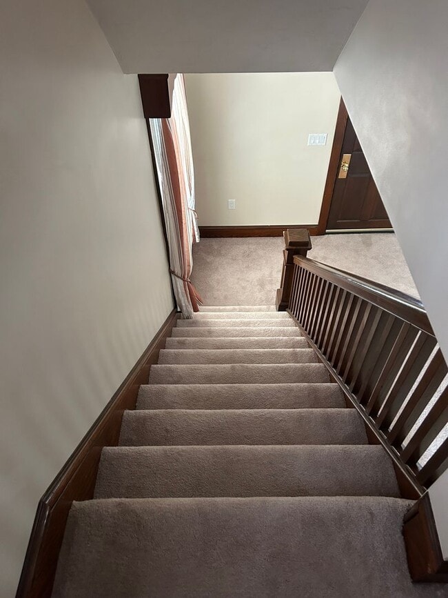 Building Photo - 3 Bedroom, 1.5 bathroom Home with 2-Car Garage!!