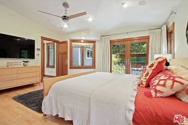 Building Photo - 130 S Arroyo Blvd