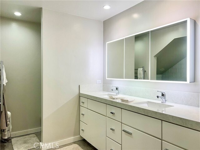 Building Photo - 31561 Pepperwood Ln