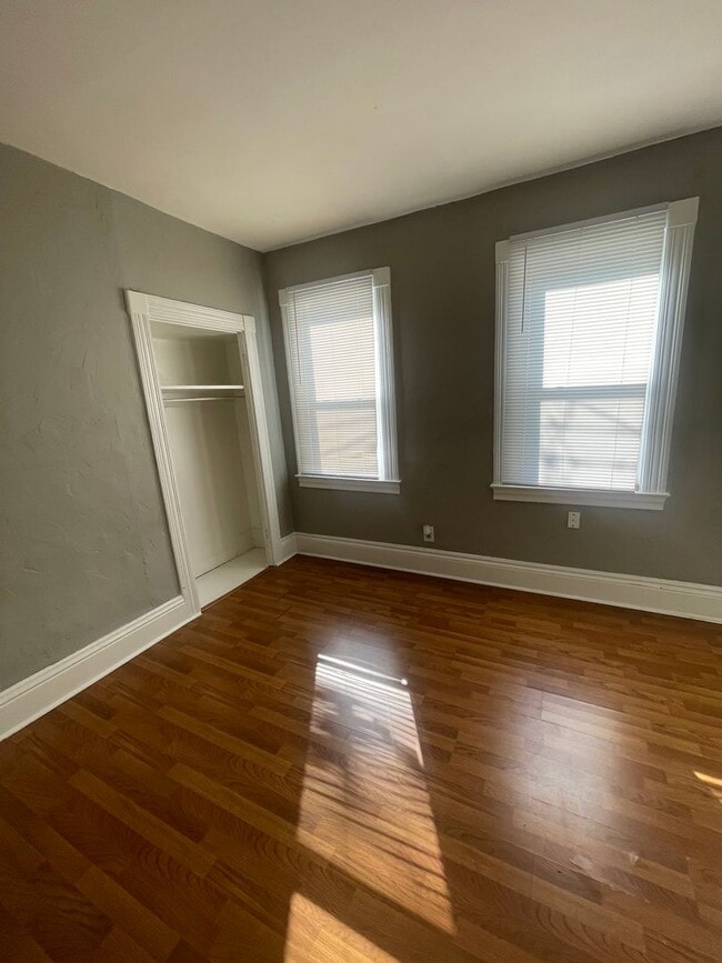 Building Photo - Single Family House in Mt Washington Avail...