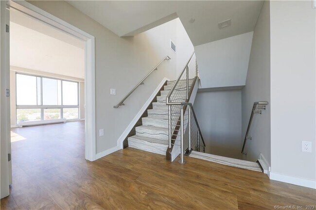 Building Photo - 850 Pacific St