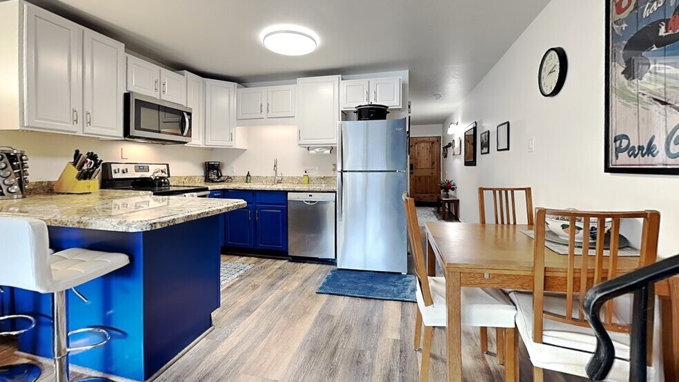 kitchen - 1530 Empire Ave