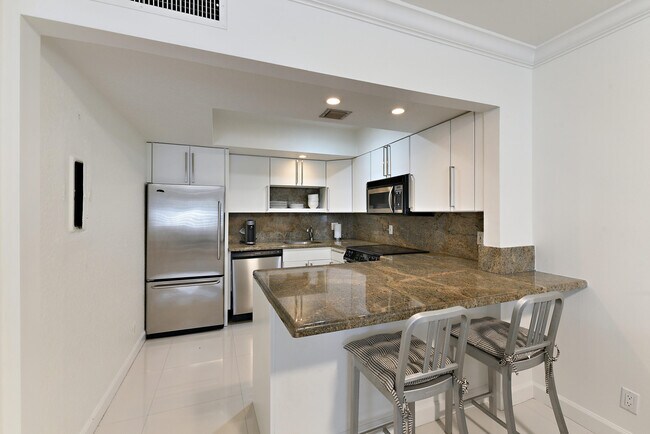 Building Photo - 250 S Ocean Blvd