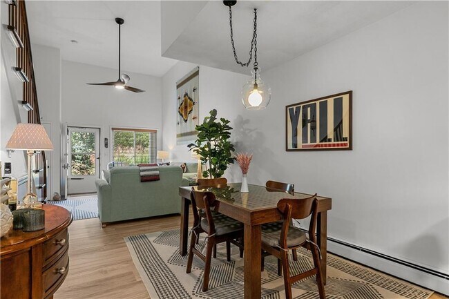 Building Photo - 26-30-30 W Narragansett Ave