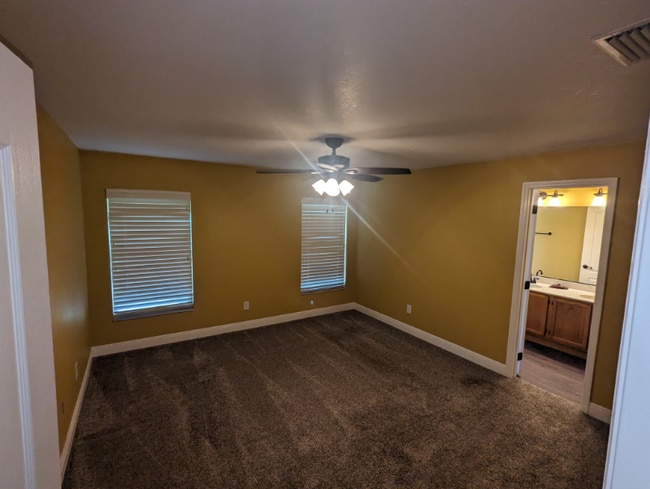 Building Photo - 1043 Weaver Dr