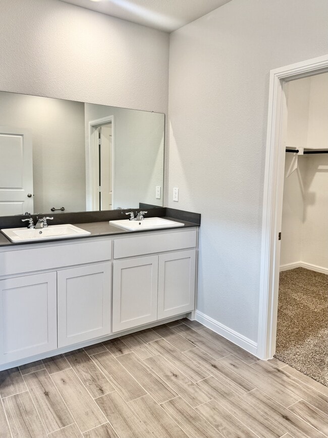 Building Photo - 198 Bay Mdws Ln