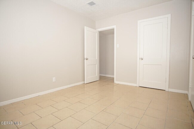 Building Photo - 3817 Thomason Ave