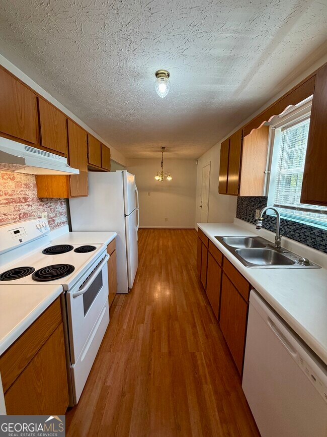 Building Photo - 2720 Sapphire St