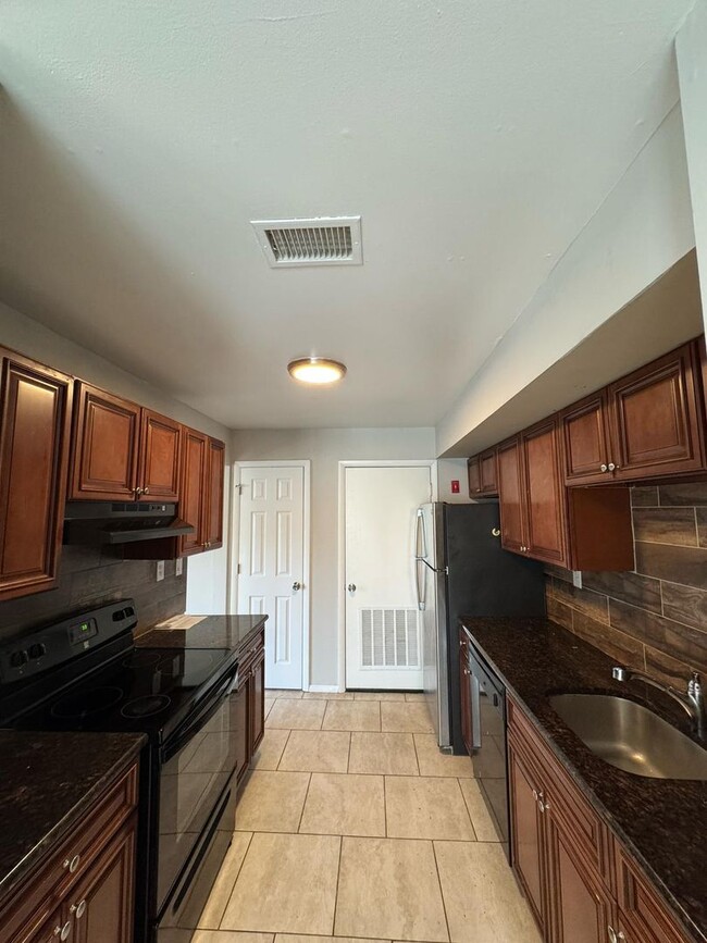 Building Photo - 3 Bed 1 Bath Home in Sicklerville
