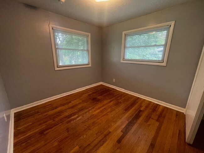 Building Photo - 1414 Springview Dr