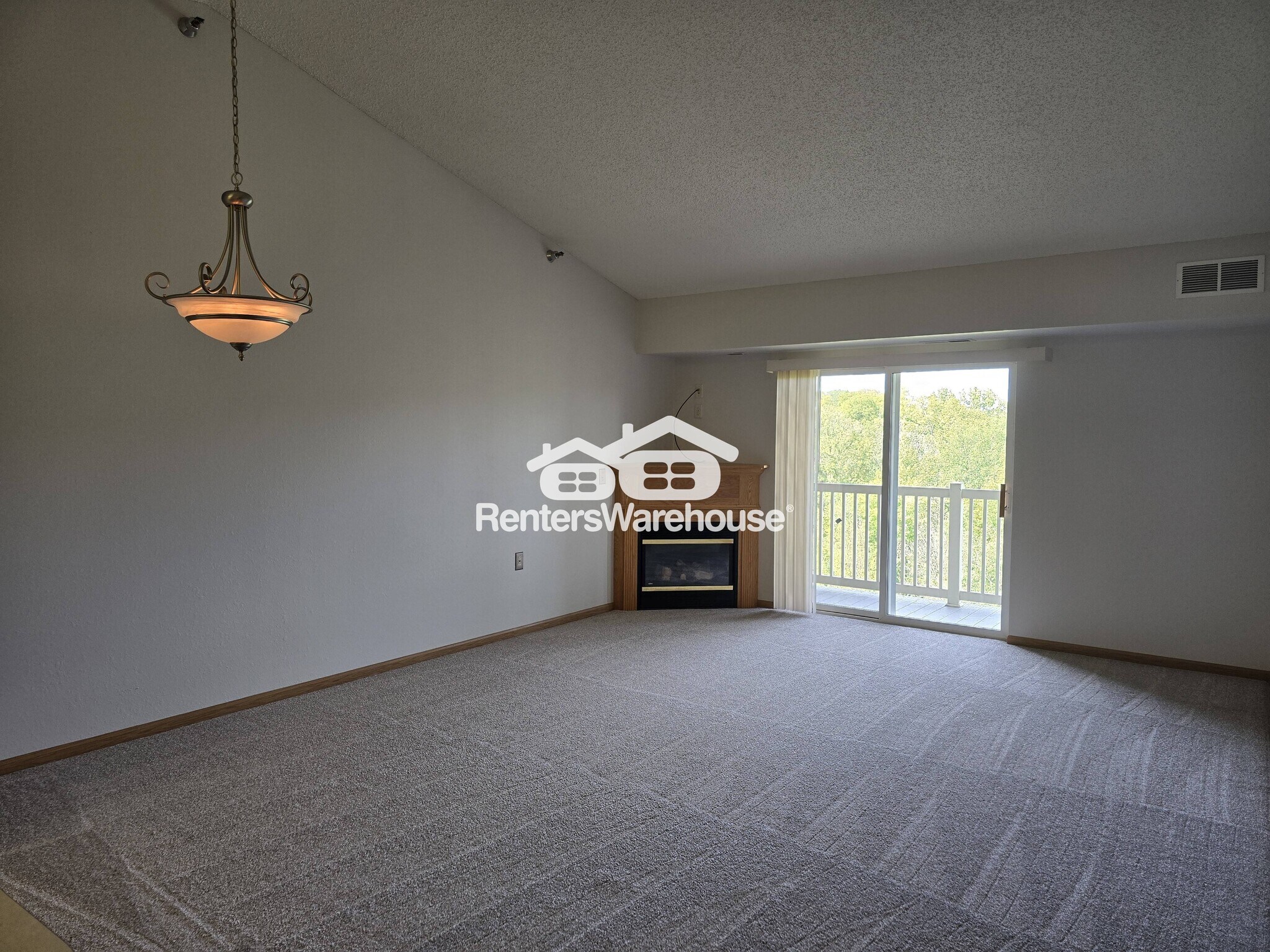 Building Photo - 1321 Lake Dr E