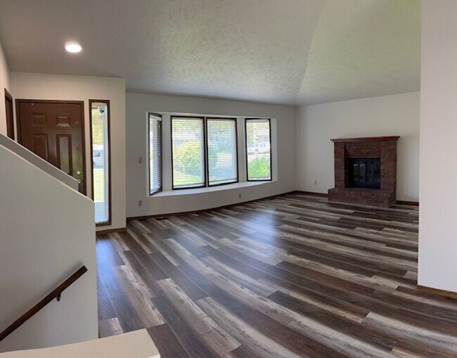 Building Photo - 1126