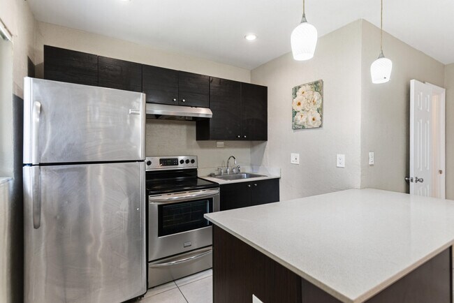 Building Photo - 709 SW 13th Ave