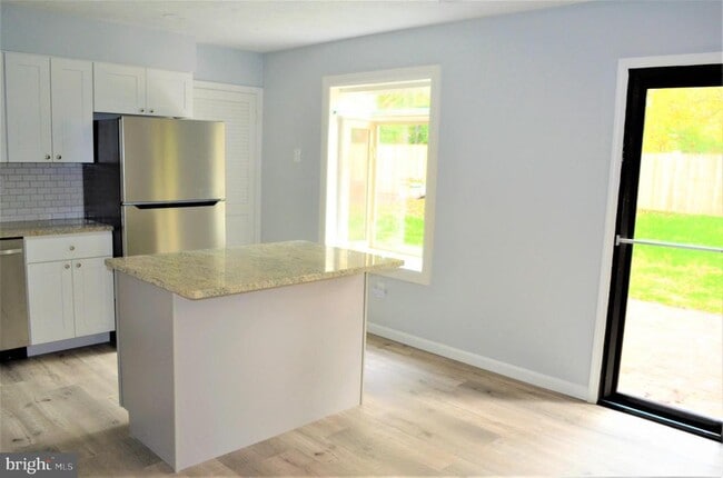 Building Photo - 14903 Neath Ct