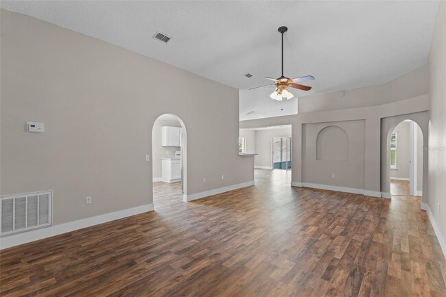 Building Photo - 16316 Meredrew Ln
