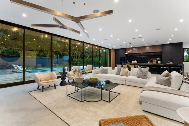 Building Photo - 9031 Alto Cedro Dr