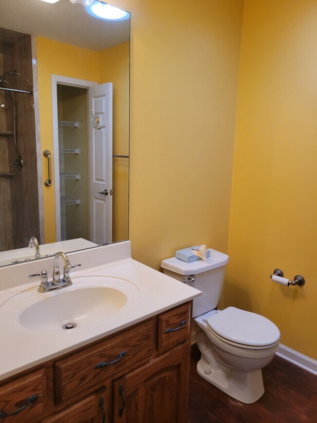 Building Photo - 71 Crest Cir