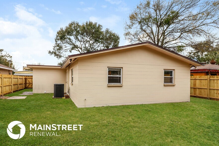 Building Photo - 4107 W Grace St