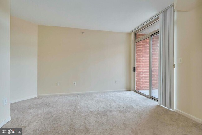 Building Photo - 4490 Market Commons Dr
