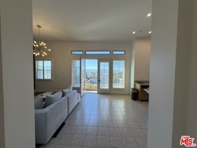 Building Photo - 150 S San Fernando Blvd