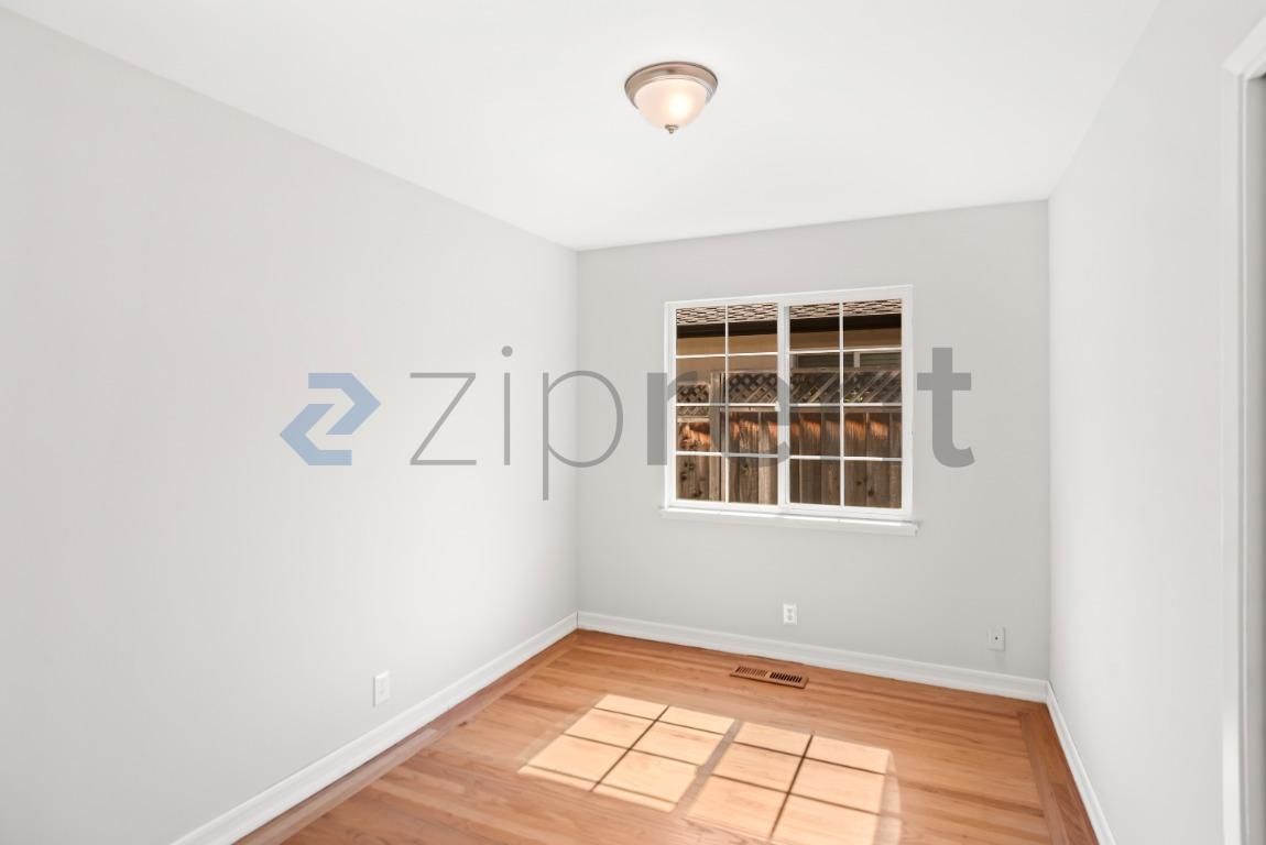 Building Photo - Unit