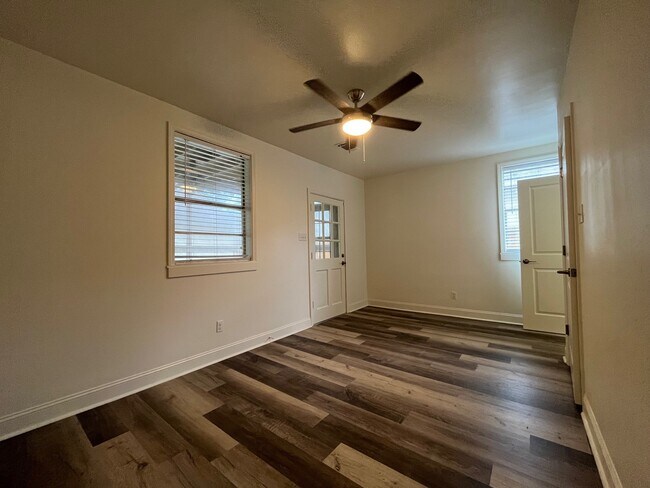 Building Photo - 930 Helios Ave