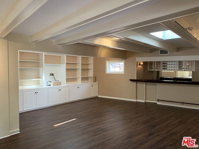 Building Photo - 8050 Mulholland Dr