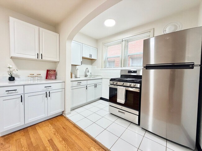 Building Photo - 5306- 5308 Jamieson Avenue