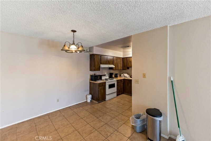 Building Photo - 4494 N Valentine Ave
