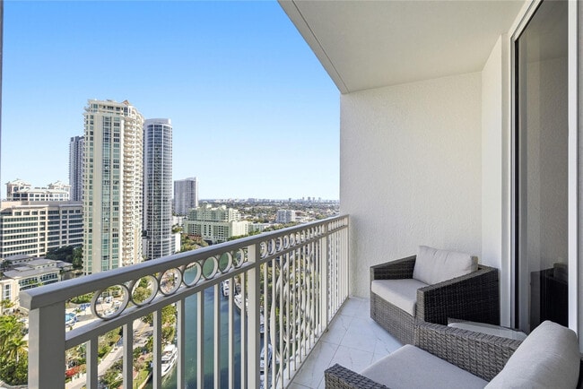 Building Photo - 511 SE 5 Ave