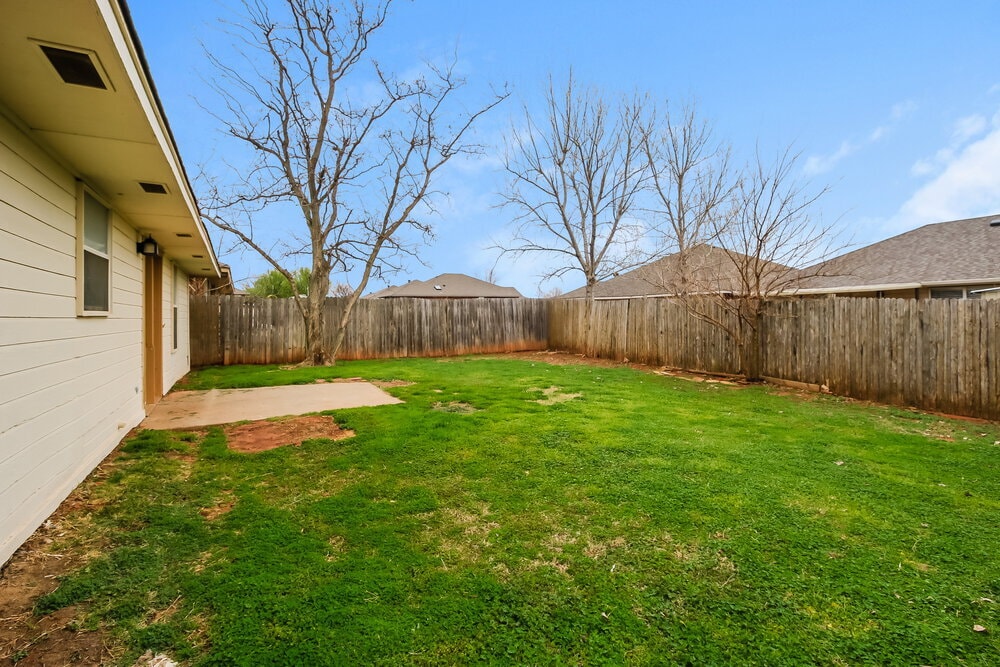 Building Photo - 716 Cavecreek St