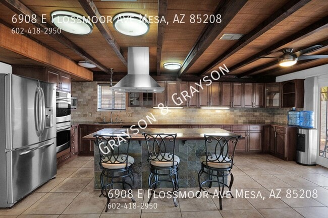 Building Photo - Stunning Two-Bedroom Home Ready for Immediate Move-In!