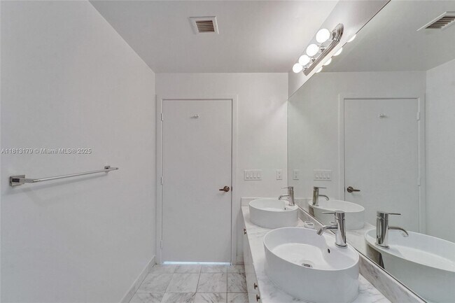 Building Photo - 888 Biscayne Blvd