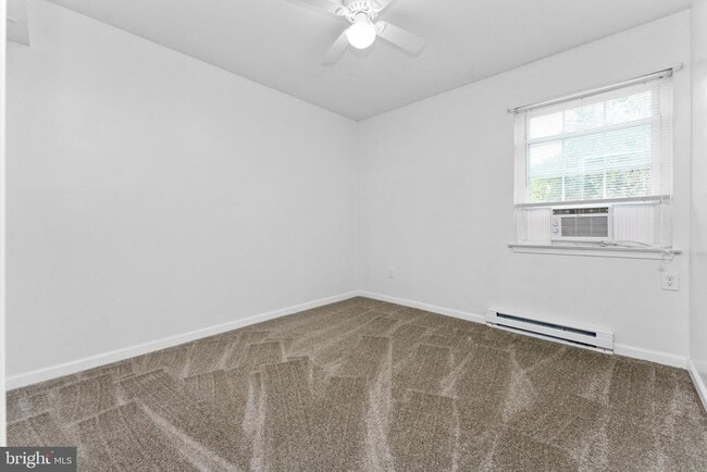 Building Photo - 553 Blaker Dr