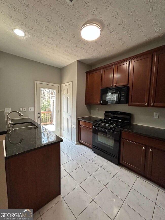 Building Photo - 607 Pecan Knoll Dr