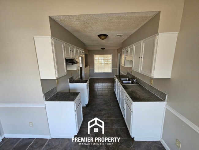 Building Photo - 6617 Rocky Park Dr
