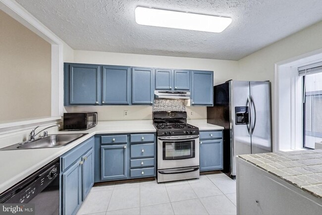 Building Photo - 896 Windbrooke Dr